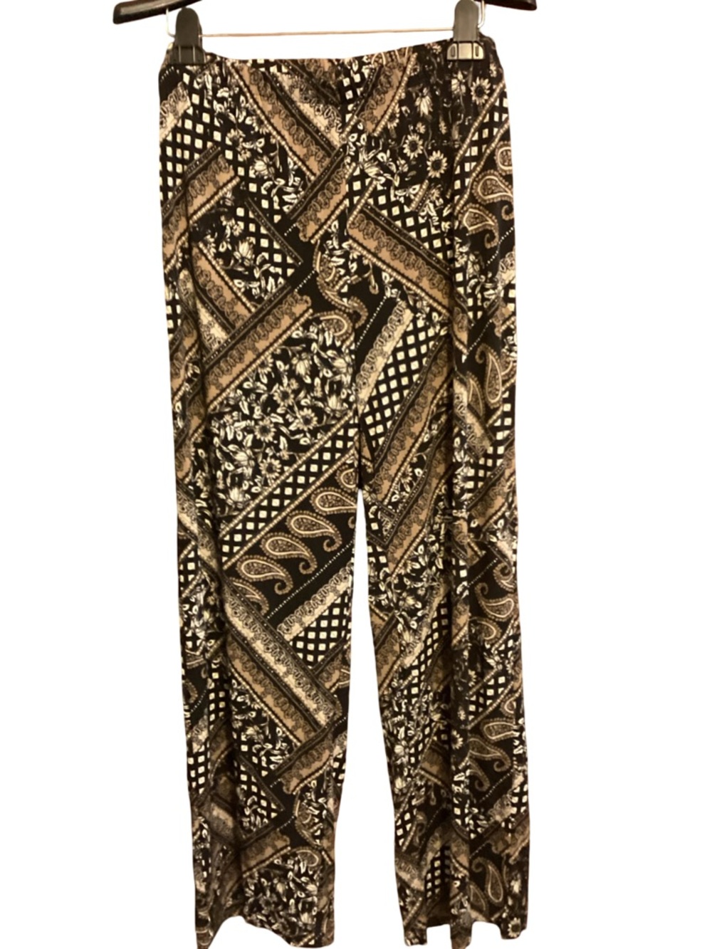 🐰 Chico’s  Black,Tan,& White Print Pants Size 16